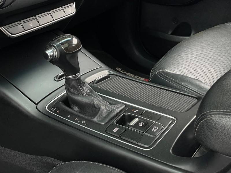 KIA MOTORS - SORENTO - 2015/2016 - Prata - R$ 102.900,00