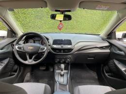 CHEVROLET - ONIX - 2021/2022 - Branca - R$ 68.900,00