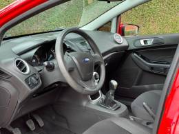 FORD - FIESTA - 2016/2017 - Vermelha - R$ 53.900,00