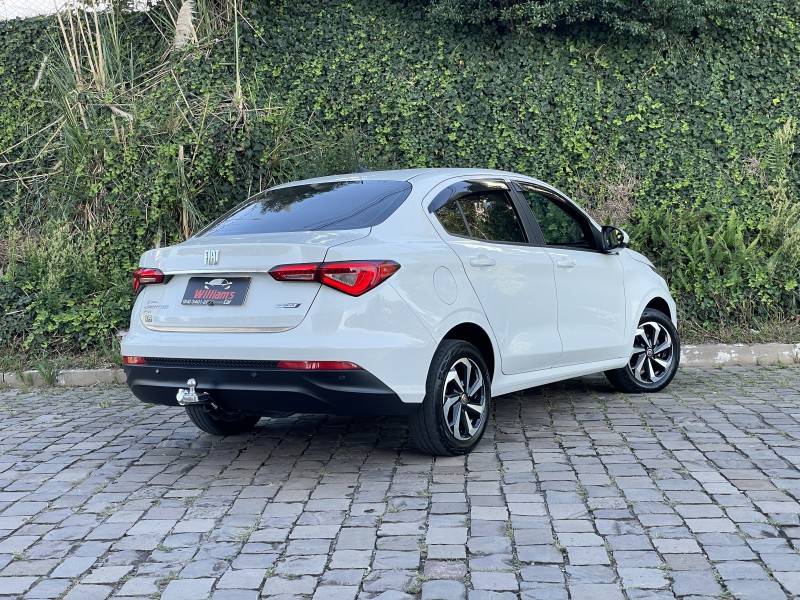 FIAT - CRONOS - 2023/2023 - Branca - R$ 72.900,00