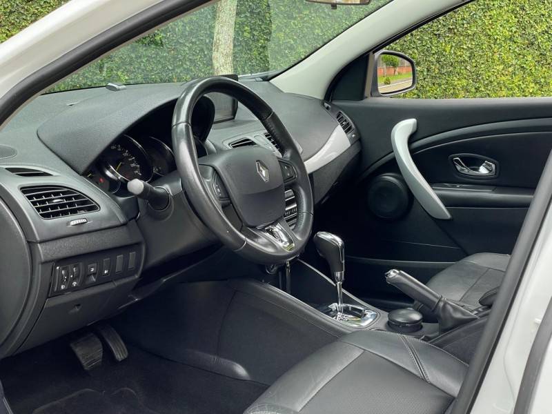 RENAULT - FLUENCE - 2013/2014 - Branca - R$ 44.900,00