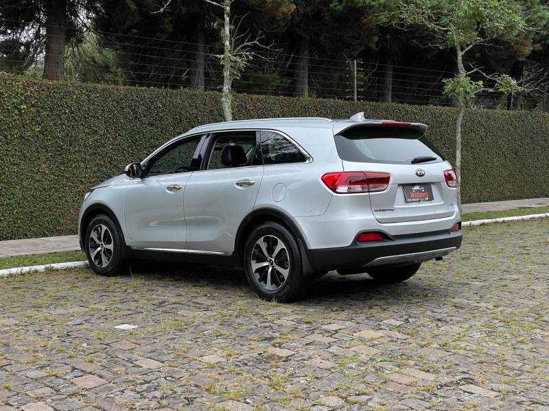 KIA MOTORS - SORENTO - 2015/2016 - Prata - R$ 102.900,00