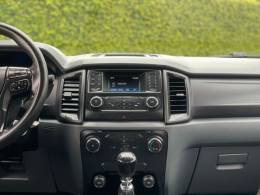 FORD - RANGER - 2017/2018 - Vermelha - R$ 117.900,00