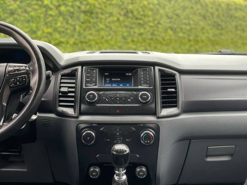 FORD - RANGER - 2017/2018 - Vermelha - R$ 117.900,00