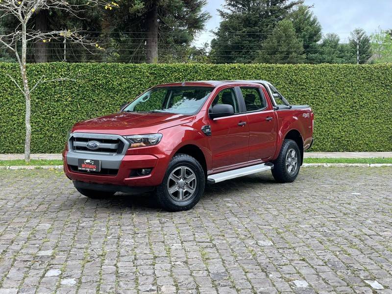 FORD - RANGER - 2017/2018 - Vermelha - R$ 117.900,00