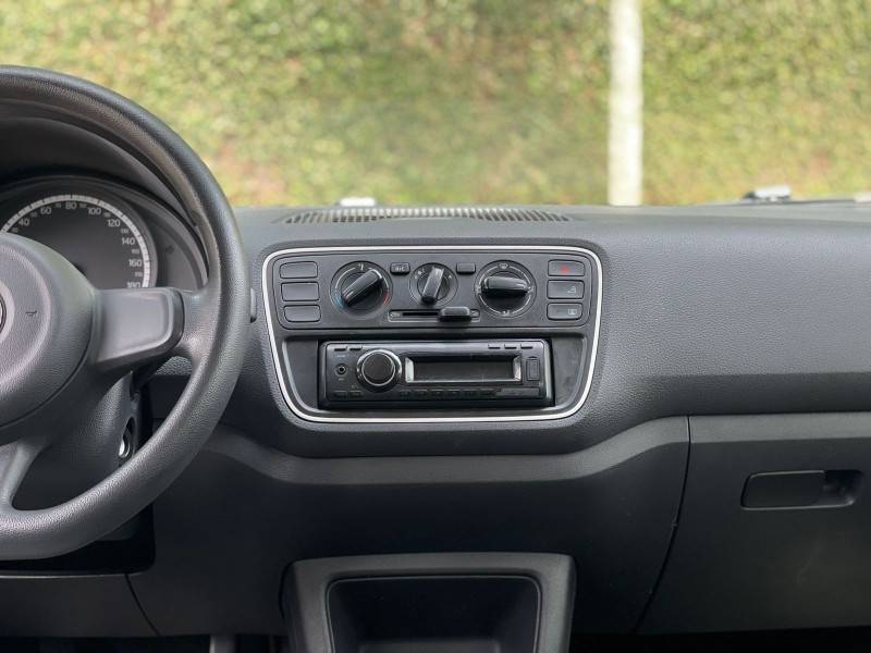 VOLKSWAGEN - UP - 2015/2016 - Branca - R$ 41.900,00