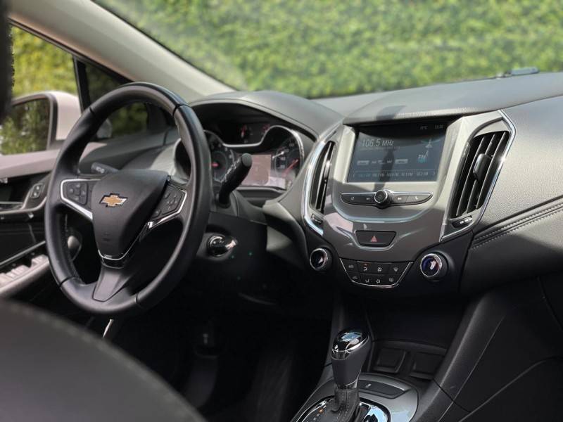 CHEVROLET - CRUZE - 2018/2019 - Branca - R$ 87.900,00