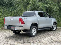 TOYOTA - HILUX - 2017/2017 - Prata - R$ 179.900,00