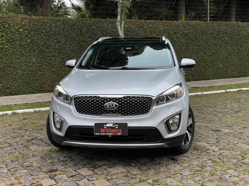 KIA MOTORS - SORENTO - 2015/2016 - Prata - R$ 102.900,00