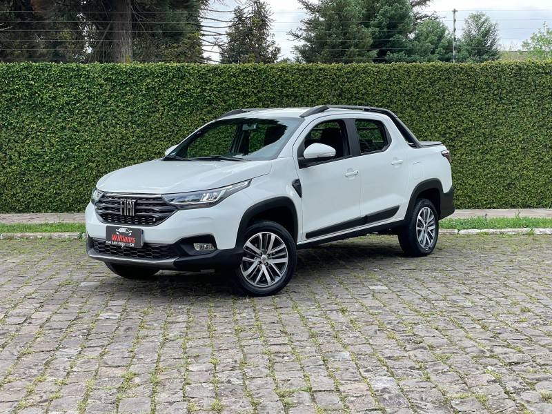 FIAT - STRADA - 2022/2023 - Branca - R$ 110.900,00