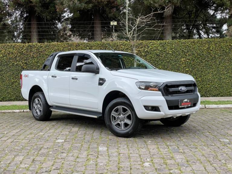 FORD - RANGER - 2017/2017 - Branca - R$ 124.900,00