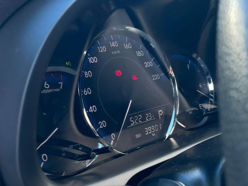 TOYOTA - YARIS - 2018/2019 - Branca - R$ 78.900,00