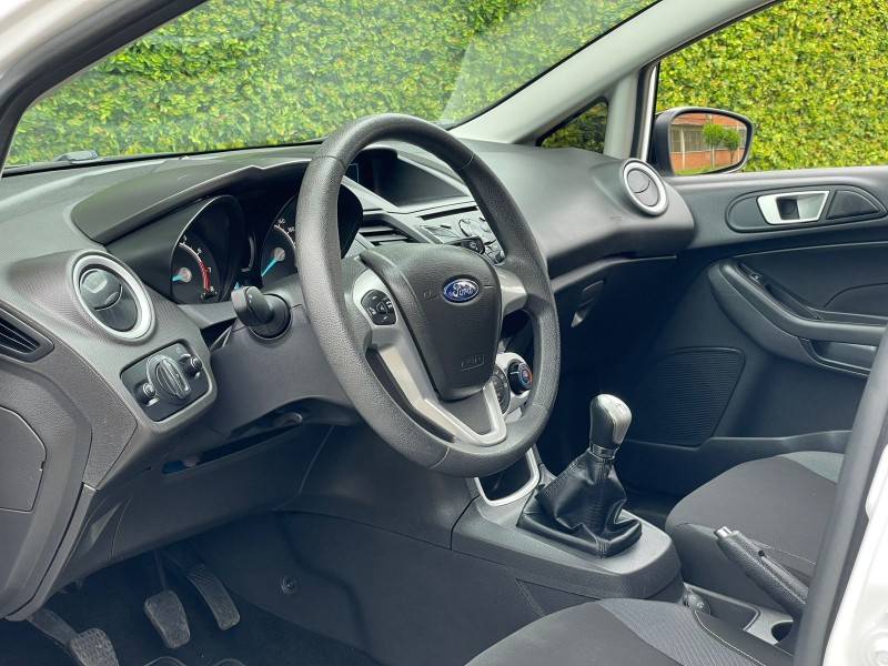 FORD - FIESTA - 2019/2019 - Branca - R$ 62.900,00