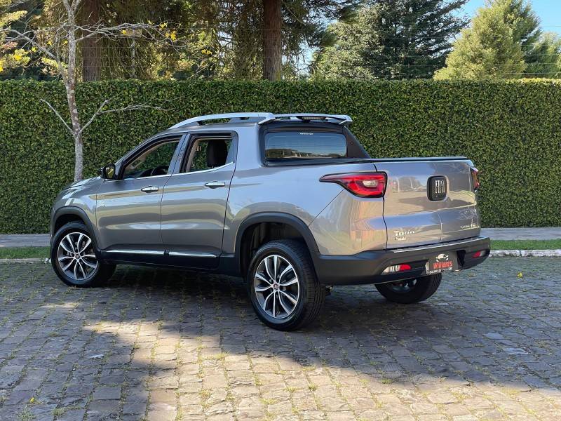 FIAT - TORO - 2020/2021 - Preta - R$ 109.900,00