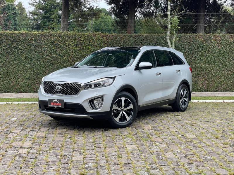 KIA MOTORS - SORENTO - 2015/2016 - Prata - R$ 102.900,00