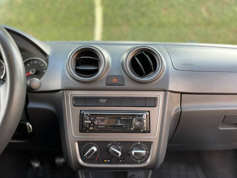 VOLKSWAGEN - SAVEIRO - 2013/2014 - Branca - R$ 46.900,00